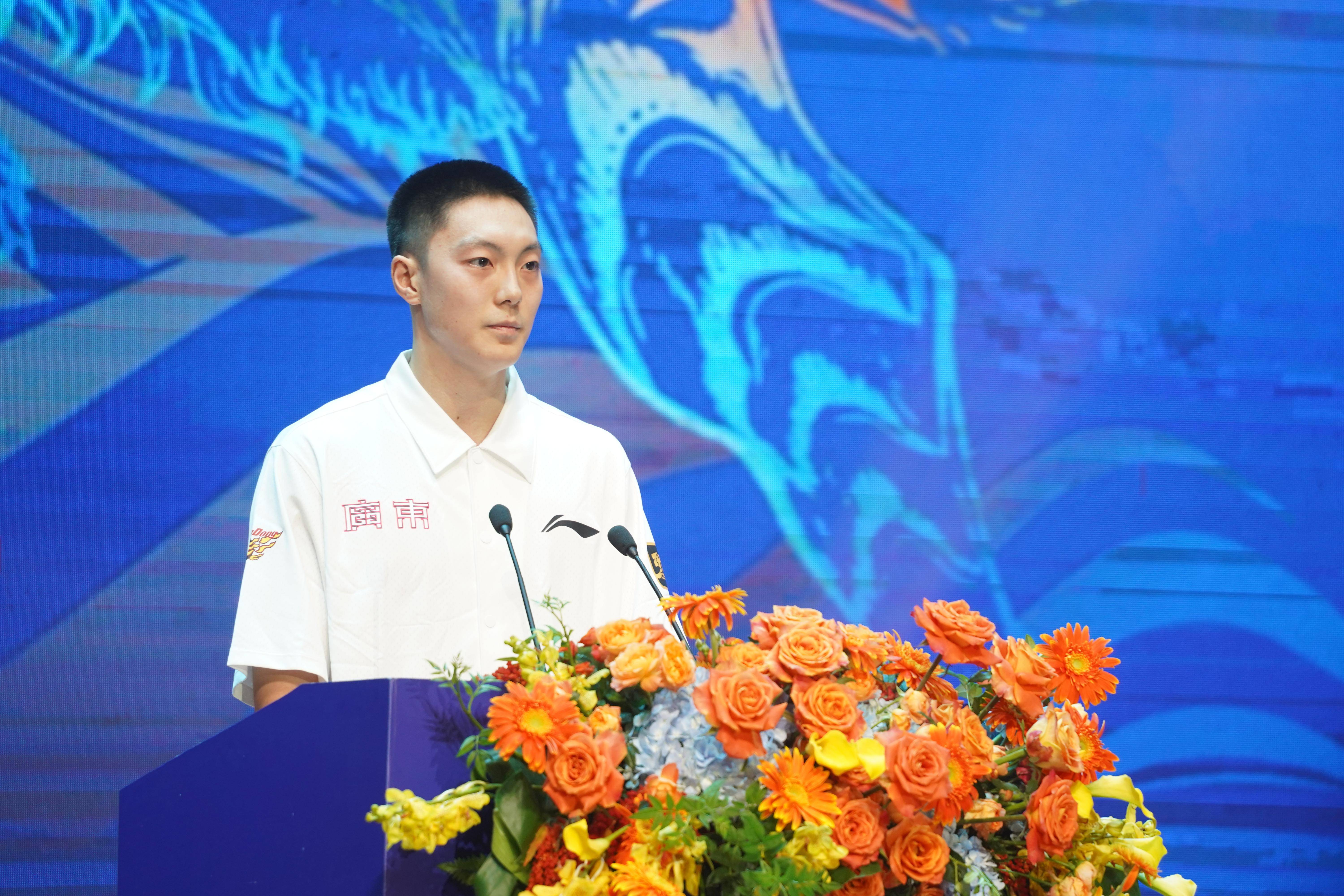 爱游戏体育:战术调整频繁，主帅带领队伍备战新一轮比赛